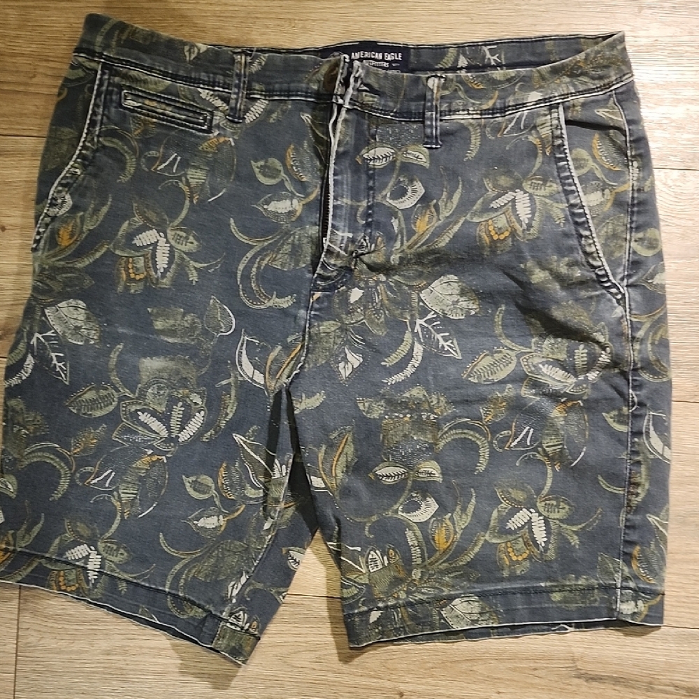American Eagle Outfitters Mens Slim Floral Khaki Shorts ..size 36